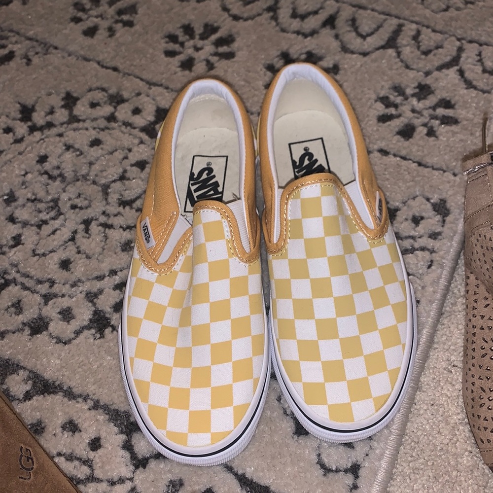White and yellow checkered vans women’s size 5 1/2
